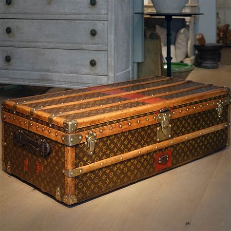 how to identify a louis vuitton trunk inside|Louis Vuitton original trunk.